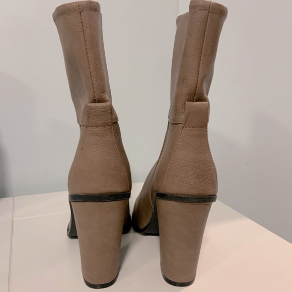 Cute booties - Picture 2 of 6